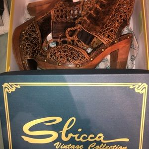 Sbicca Tinley brown leather heel sz 9